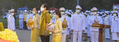 เข้าร่วมในพิธีลงนามถวายพระพรชัยมงคล เนื่องในโอกาสวันเฉลิมพระชนมพรรษาพระบาทสมเด็จพระเจ้าอยู่หัวประจำปีพุทธศักราช 2563