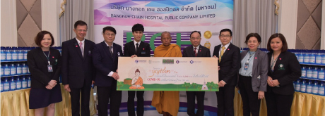 ถวายแอลกอฮอล์เจล จำนวน 1,000 ขวด ในโครงการ “บุญรักษา” ให้กับวัดทั่ว จ.นนทบุรี