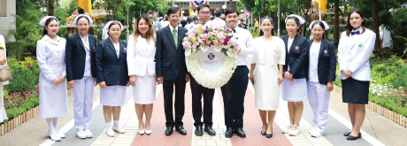 ร่วมพิธีวางพวงมาลาถวายราชสักการะพระราชานุสาวรีย์ สมเด็จพระมหิตลาธิเบศร อดุลยเดชวิกรม พระบรมราชชนก เนื่องใน “วันมหิดล” ประจำปี 2568