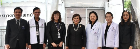 จัดตั้งหน่วยแพทย์อาสาเพื่อดูแลประชาชนที่มาเข้ากราบถวายบังคมพระบรมศพ