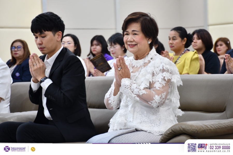 จัดพิธีทำบุญตักบาตรข้าวสารอาหารแห้ง พร้อมถวายภัตตาหารและถวายสังฆทานแด่พระสงฆ์