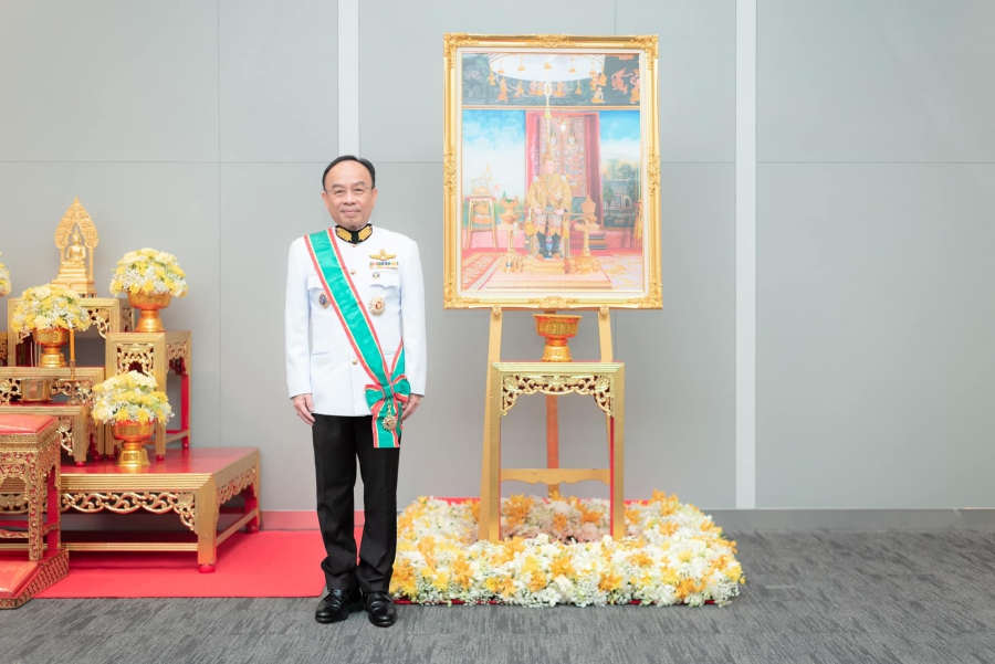 หมอเฉลิม รับพระราชทานเครื่องราชอิสริยาภรณ์